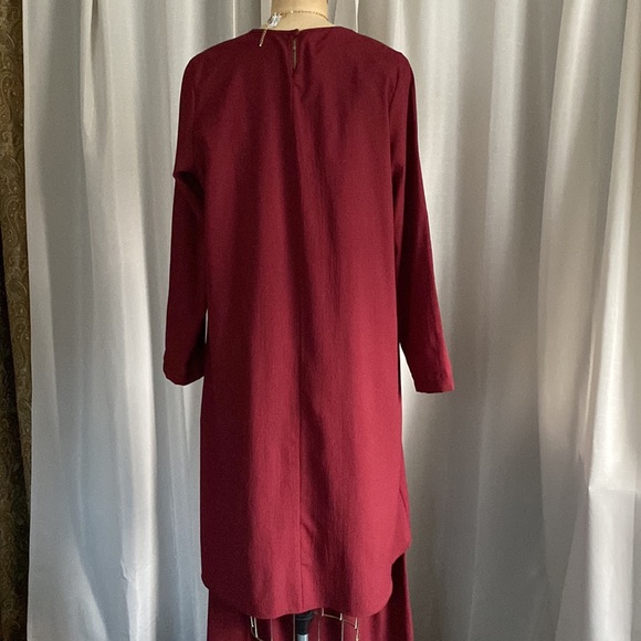 Asymmetrical burgundy suit - Picture 4 of 10